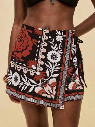 SHEIN Veneréa Conjunto de vestido envolvente y shorts de gasa con estampado floral bohemio para mujer, adecuado para la playa y vacaciones