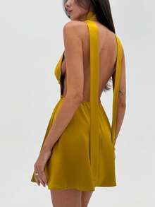 Aloruh 性感露背迷你连衣裙，深V领口和系带设计，浪漫约会装扮 - 芥末黃 - 查看 9