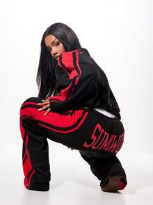 SUMWON 加大码黑色运动裤，侧边饰有红色条纹，弹性腰带抽绳设计，慢跑裤款式，舒适休闲居家服，适合秋冬季穿着。 - 黑色 - 查看 1