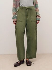 Nöista Barrel Pants With Pockets On Sides. Loose Fit And Straight Leg, Green Color And 6 Pockets, Casual Outfit For Spring Summer.