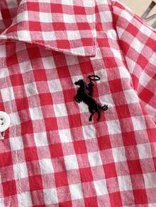 Playful Pals 男童休闲提花经典格子领前拉链刺绣长袖连体衣，春秋季 - 紅色 - 查看 5