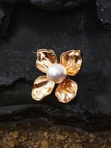 Opalesca 1 Pc Fashionable & Elegant Flower Pearl Inlaid Women Brooch Pin, Suitable For Coat,Outfits,Old Money,Wedding/Bridal Accessories,Western Jewelry,Fairycore/Fairy,Charm Necklace,Pearl,Elegant,For Mom/Women/Girl/Mother - Gold - View 3