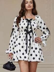 Revavyn Vestido de manga larga con cintura ceñida, cuello cuadrado y estampado de lunares francés vintage. Base blanca con estampado de lunares negros, puños con volantes, decoración de lazo de satén en el frente y las mangas, vestido corto ajustado y entallado en línea A, adecuado para primavera/verano, diario, citas, compras, vacaciones, versátil - Blanco - Ver 4
