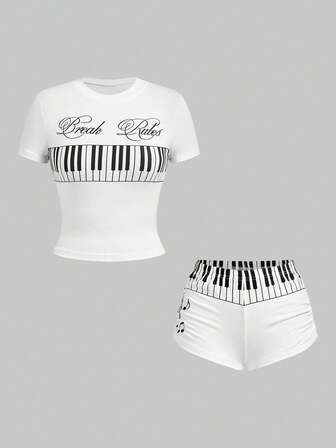 ROMWE Avant Set da donna composto da t-shirt retrò Y2K sexy e versatile con stampa a tasti di pianoforte e note musicali, abbinata a mini shorts a vita bassissima