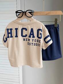 SHEIN Set de 2 piezas de top de manga corta con gráfico de letras y pantalones cortos de cintura elástica, estilo coreano casual y lindo para bebé niño en verano