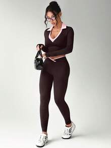Dewbera Conjunto deportivo de mujer con cuello polo de moda, mallas deportivas plisadas y bolsillo para teléfono, adecuado para ejercicios de yoga - Marrón - Ver 5