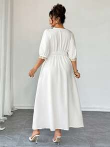 SHEIN Elenzya 大码纯色拼接金色蕾丝流苏腰身优雅休闲秋冬连衣裙 - 白色 - 查看 2