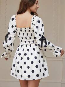 Revavyn Vestido de manga larga con cintura ceñida, cuello cuadrado y estampado de lunares francés vintage. Base blanca con estampado de lunares negros, puños con volantes, decoración de lazo de satén en el frente y las mangas, vestido corto ajustado y entallado en línea A, adecuado para primavera/verano, diario, citas, compras, vacaciones, versátil - Blanco - Ver 2