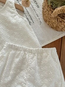 SHEIN 女婴可爱度假休闲碎花白色蕾丝边吊带背心和短裤套装 - 白色 - 查看 3