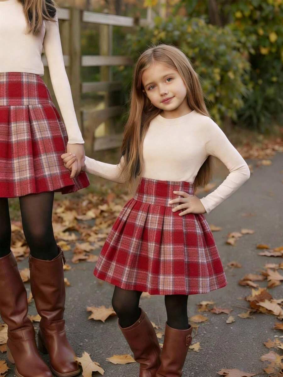 SHEIN 女童休闲长袖T恤和百褶裙套装。上衣为简约黑色罗纹T恤,下装为棕色格纹百褶裙。适合散步、购物、旅行等场合。可搭配背心、夹克和外套。 - 杏色 - 查看 1