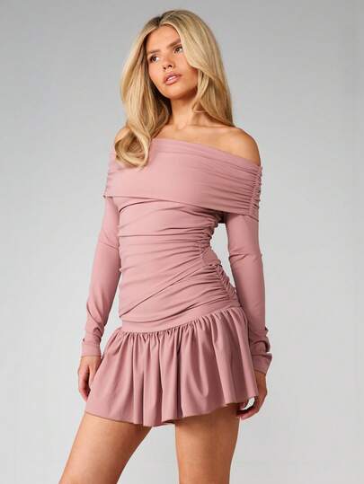 MISSGUIDED Asxig minikjol med rynkad fåll, volangdetalj och figurnära silhuett för höst- och vinterfester