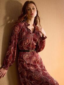 MOTF PREMIUM PAISLEY PRINT FRILL NOTCH NECK CHAIN DETAIL LANTERN SLEEVE PLISSE LONG DRESS - Red - View 3