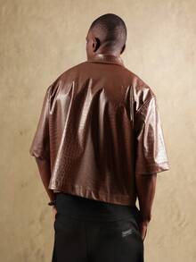 SUMWON Camisa de manga corta con cuello y bolsillo en el pecho, de ajuste ceñido, con textura de cocodrilo de piel sintética - Marrón - Ver 4