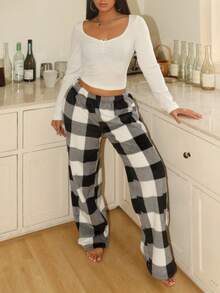 Lowkey Lull 低调慵懒格子法兰绒舒适休闲柔软时尚秋季轻松舒适秋季睡衣 INS 休闲 Y2K 长袖上衣和裤子女士睡衣套装 - 黑與白 - 查看 3