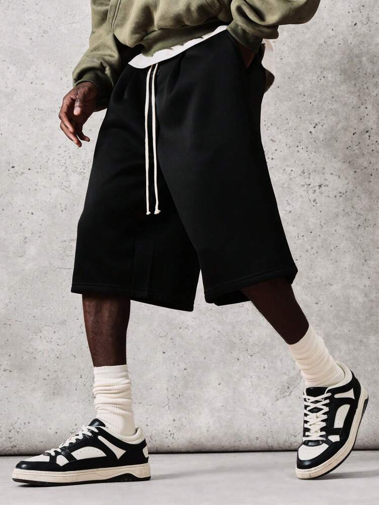 옆주머니가 달린 무릎 길이 드로스트링 반바지