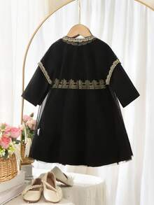 SHEIN طقم من قطعتين للبنات الصغيرات باللون الأسود والذهبي، فستان مسلم أنيق مع شريط شبكي، ملابس ضيفة حفل زفاف خريفية لعيد الأضحى، احتفالات الشرق الأوسط - الأسود - مشاهدة 3