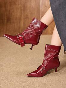 MOTF 女士短靴，尖头，细高跟，直筒，带扣细节 - 酒紅色 - 查看 5