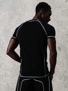 Camiseta básica de manga corta con cuello redondo SUMWON Essential con pespunte de contraste, ajuste regular, casual y de uso diario - Negro - Ver 2