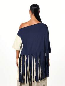 SUMWON WOMEN 露肩流苏针织短款T恤，饰有学院风印花和做旧细节，适合日常休闲穿着 - 彩色 - 查看 2