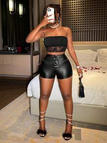 Slaydiva Quần short nữ phong cách Y2K đường phố, ngọt ngào, bán chạy nhất mùa xuân/hè, thích hợp cho lễ hội âm nhạc, ngày Valentine, hẹn hò hàng ngày, phong cách hot girl, cạp cao, khóa kéo, dây chéo phía trước và giữa, họa tiết mắt gà, quần short siêu ngắn, quần short đen PU dành cho nữ -Z - màu đen - Xem 7