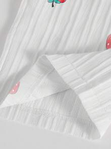 Elladie kids 一件白色无袖樱桃印花连体裤，采用背带设计，饰有荷叶袖和红色滚边，风格可爱清新，适合日常穿着，宽松版型方便活动，是休闲、轻度户外活动、返校季以及春夏的理想之选。 - 白色 - 查看 3