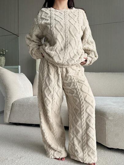 Dazy Plus 两件套保暖宽松睡衣套装，圆领上衣和宽松长裤，秋冬季大码女式睡衣