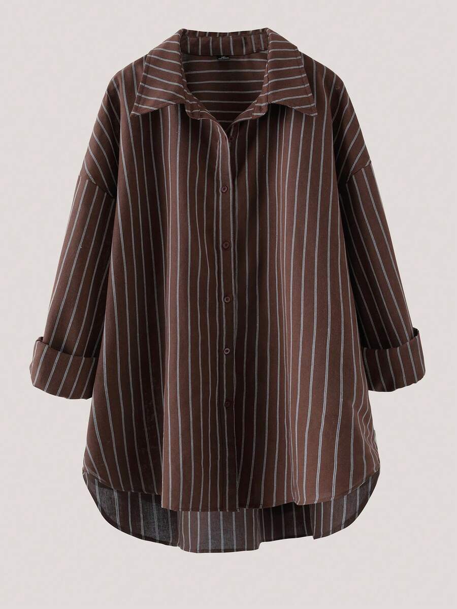 SHEIN Essnce Camisa holgada de botones a rayas marrones, de estilo sencillo, versátil y cómoda para uso diario, ideal para mujeres de talla grande. Camisa informal y suelta, perfecta para el trabajo en primavera. - Marrón - Ver 1