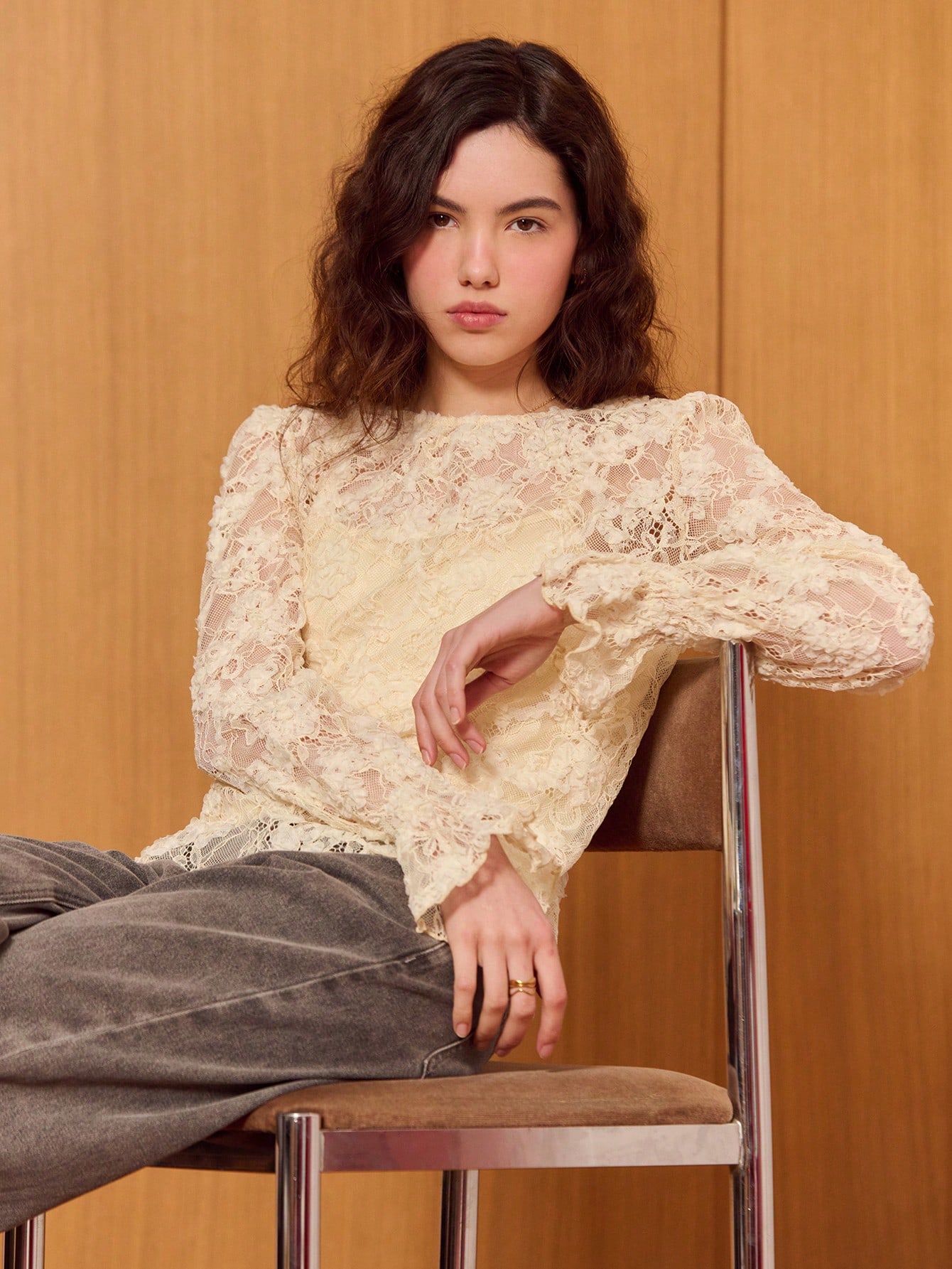 Elfenbein strukturierte Blumen Spitze Langarm Bluse mit weiten Manschetten, Vintage Herbst Winter Look