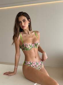 Aloruh 2件套女士浪漫刺绣性感内衣套装 - 綠色 - 查看 3