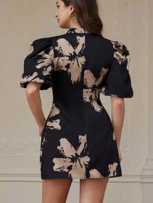 Revavyn 时尚高端撞色黑色底色优雅法式贵族风格泡泡袖收腰简约女式短袖迷你连衣裙 - 彩色 - 查看 2