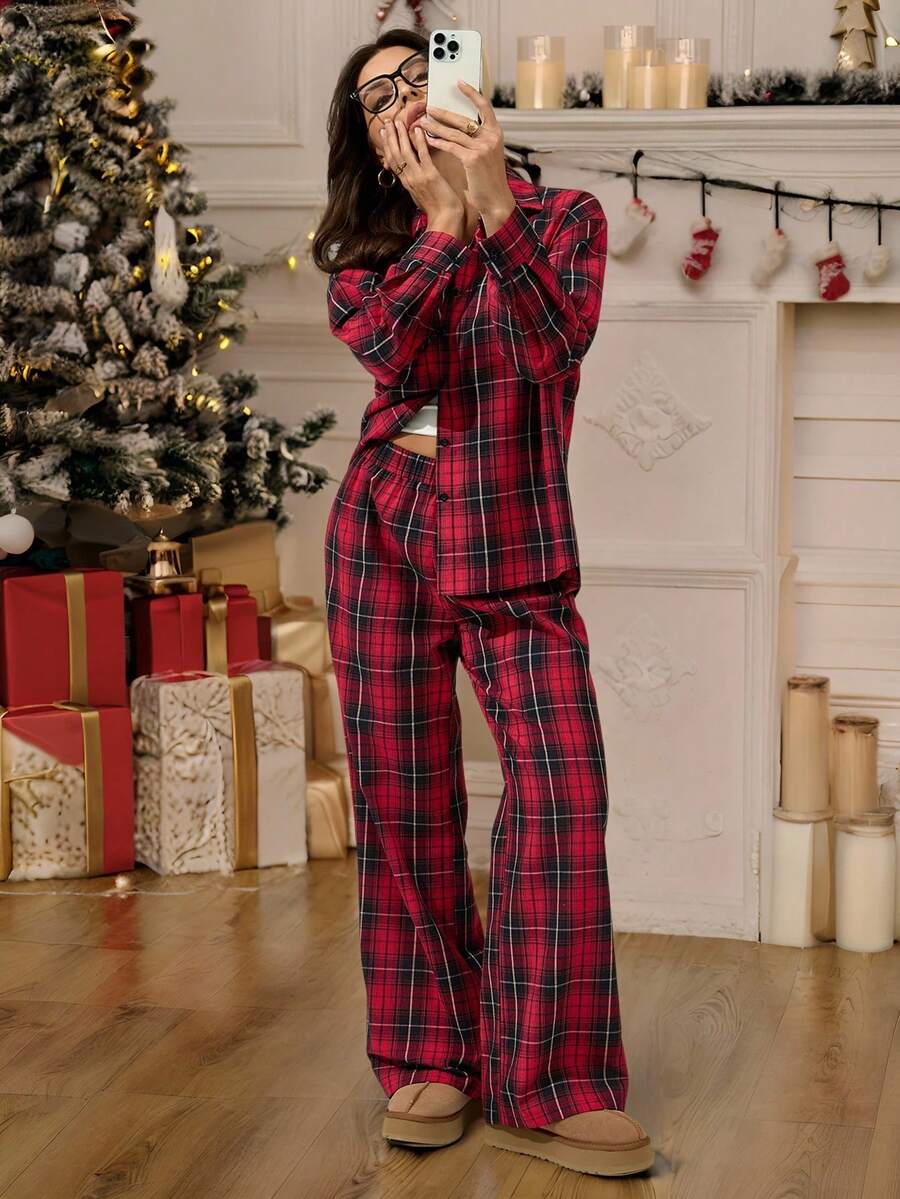 SHEIN Tall Bộ đồ hai mảnh họa tiết kẻ caro đỏ dành cho nữ, thoải mái và giản dị, phong cách Giáng sinh thu đông, thích hợp cho các bữa tiệc và tụ họp, người mua rất vui khi được ăn mừng - Đỏ - Xem 1