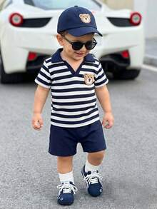 SHEIN 男婴夏季时尚黑色卡其色条纹V领短袖上衣搭配同色系无腰短裤套装，展现绅士风范。男婴休闲短袖夏季套装，T恤条纹短袖带口袋，适合室内外日常穿着，新生儿男婴皆宜。 - 藏蓝色 - 查看 9