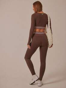 Aralina 休闲无缝双色罗纹长袖褶皱双层背心上衣和紧身裤两件套，适合运动健身锻炼。 - 巧克力棕 - 查看 2