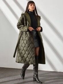 EURMUSE 菱形绗缝长款大衣 – 轻盈系带外套，饰以柔和光泽，时尚简约的羽绒服，适合寒冷天气，优雅街头风叠穿单品，宽松版型，适合Z世代，军绿色调，日常舒适大衣，秋冬必备。 - 軍綠色 - 查看 1