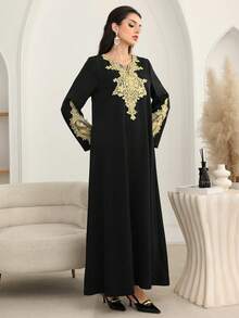 Al Najma 2025新款时尚优雅V领刺绣奢华修身连衣裙 - 黑色 - 查看 4