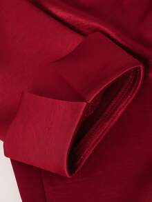 Franclia Váy satin đỏ rượu vang cao cấp mới | Cổ áo sơ mi, tay dài, cài nút phía trước, bó eo với những đường xếp nếp khéo léo, viền bất đối xứng - Một chiếc váy ôm sát sang trọng, vừa vặn cho vẻ thanh lịch nơi công sở, quyến rũ trong tiệc tối và tinh tế trong nhiều dịp - Màu Đỏ Sâu - Xem 5