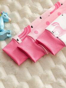 女婴三件套贴身睡衣，独角兽、彩虹、爱心和波点印花，长袖上衣和裤子，舒适面料，适合居家穿着。 - 粉色 - 查看 5