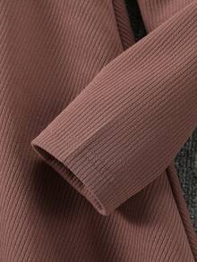 SHEIN 少女优雅休闲圆领套头开衩中长连衣裙，适合上学、日常休闲穿着，秋冬季幼儿女孩生日、亲子装、万圣节、返校季等场合。这款藏蓝色连衣裙适合幼儿女孩，长袖款式，尺码齐全。 - 棕色 - 查看 6