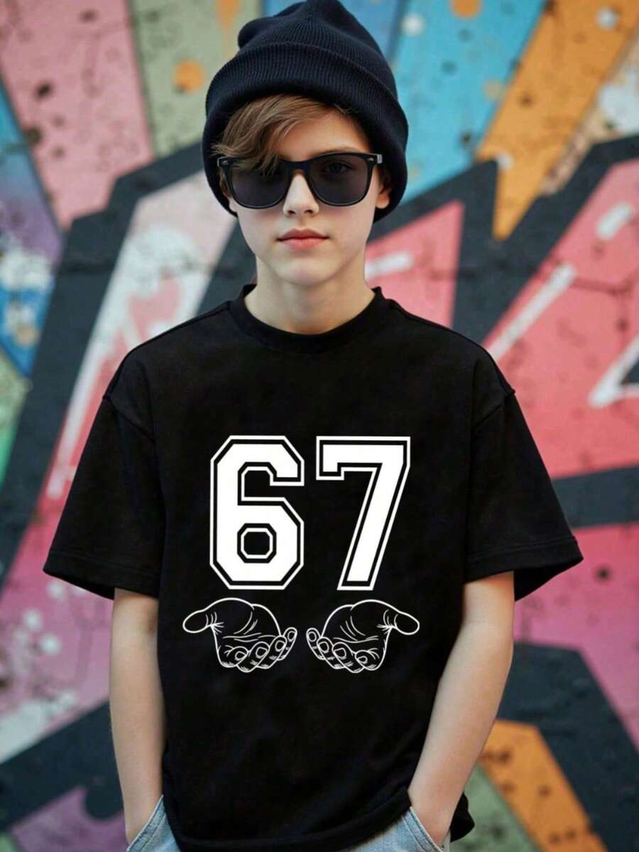KID002|Navidad|Camiseta de manga corta con cuello redondo para niños|Para niños de 4 a 15 años|Enviado desde México|Suave y amigable con la piel|Temporada de regreso a clases|Elegante y versátil|Adecuado para uso diario y de regreso a la escuelaCamiseta de niño con el número 67 y ilustración de manos, estilizada y atractiva para el día a día - Negro - Ver 1