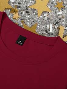 Manfinity Homme 男士休闲新年标语印花圆领短袖T恤，夏季 - 酒紅色 - 查看 5