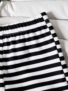 SHEIN Elladie kids Casuvi 儿童两件套 - 黑白条纹针织短袖 Polo 领 T 恤 + 针织阔腿裤，美式休闲复古风，适合春夏日常休闲穿着 - 黑與白 - 查看 5