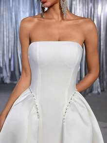 Vowa 优雅黑色针织拼接缎面胸衣，搭配白色奢华串珠缎带超大A字裙，后背系带可调节，适合约会、单身派对、婚礼、活动、度假、返校季、正式场合。 - 白色 - 查看 5