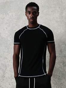 Camiseta básica de manga corta con cuello redondo SUMWON Essential con pespunte de contraste, ajuste regular, casual y de uso diario - Negro - Ver 3