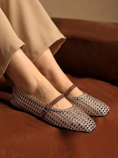 Rosivie أحذية نسائية كاجوال متعددة الاستخدامات للتنقل، بتصميم بسيط ولون أحادي مفرغ