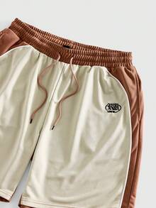 ROMWE MEN Street Life Shorts Casual Masculina de Cintura Elástica e Caimento Solto com Recortes Contrastantes em Cáqui - Café - Visão 3