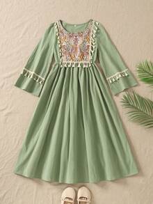 SHEIN KIDS Tween Girls Shades Of Green Autumn Boho Family Matching Striped Patchwork Tassel Elastic Long Sleeve Flared Maxi Arabic Modest Dress - Green - View 6