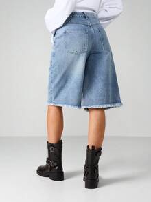 MISSGUIDED Quần short denim ống rộng dài, cổ điển, giặt nhẹ, viền tua rua, thường ngày, phong cách Bermuda mùa hè dành cho nữ - Màu xanh lam - Xem 2