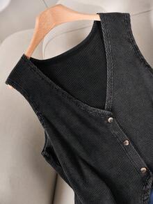 CosyJoli Plus Size Women V-Neck Single-Breasted Casual Tank Top - Black - View 8