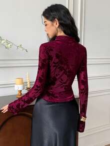 EastFlair 女士优雅花卉植绒纽扣不对称下摆长袖衬衫，秋季