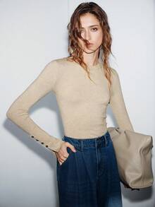 Lumivelle Basic Round Neck Casual Versatile Long-Sleeved Knit Base Layer For Winter, Elegant Khaki Color, Perfect For Holiday Commuting And Vacation.